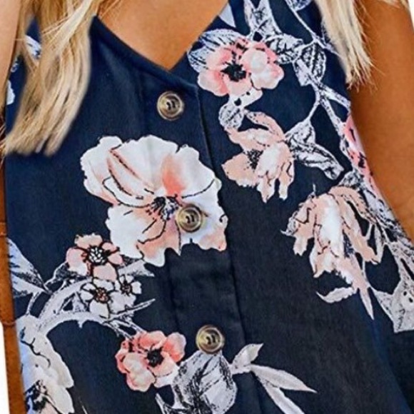 🆕 Loose V-Neck Cami - Picture 2 of 6